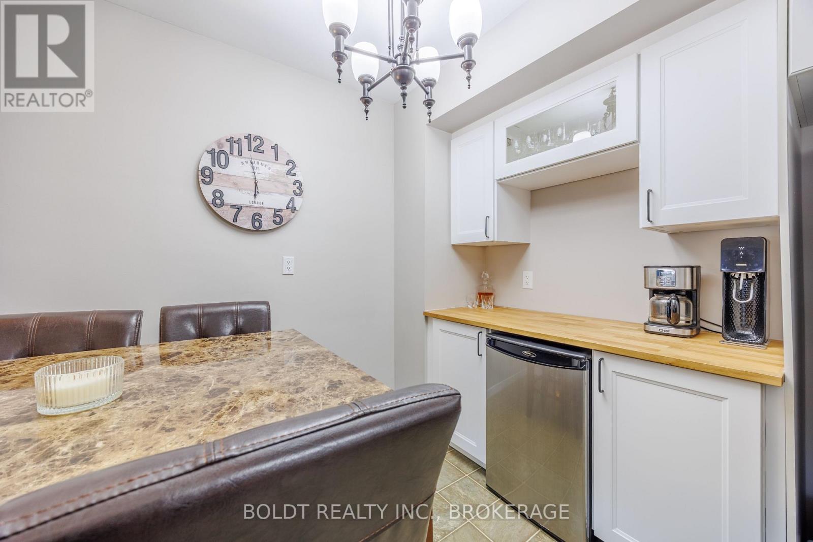 101 - 5 Woodlawn Court, Grimsby, Ontario  L3M 3T4 - Photo 7 - X12927204