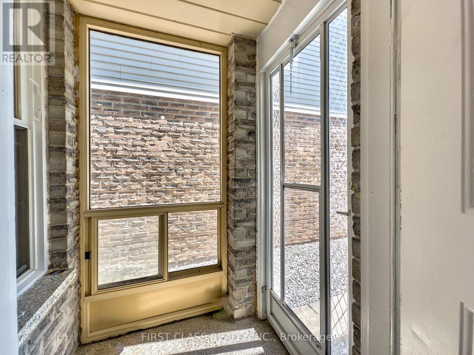 25 Overlord Crescent, Toronto, Ontario  M1B 4P6 - Photo 4 - E12927164