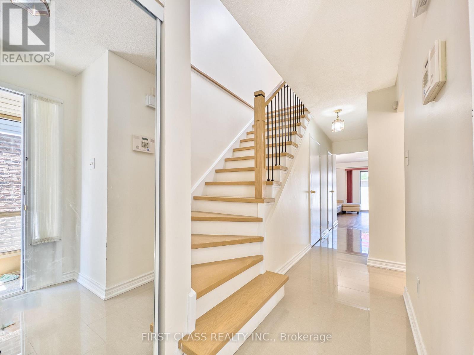 25 Overlord Crescent, Toronto, Ontario  M1B 4P6 - Photo 5 - E12927164