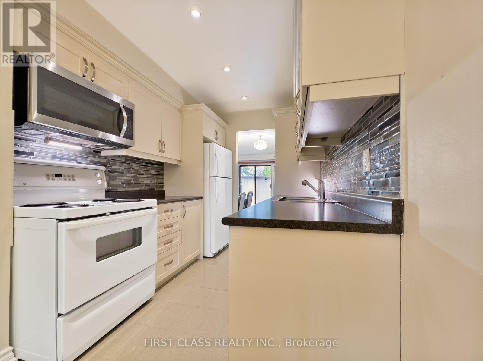 25 Overlord Crescent, Toronto, Ontario  M1B 4P6 - Photo 7 - E12927164