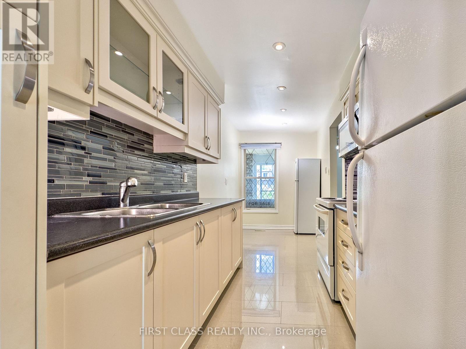 25 Overlord Crescent, Toronto, Ontario  M1B 4P6 - Photo 8 - E12927164