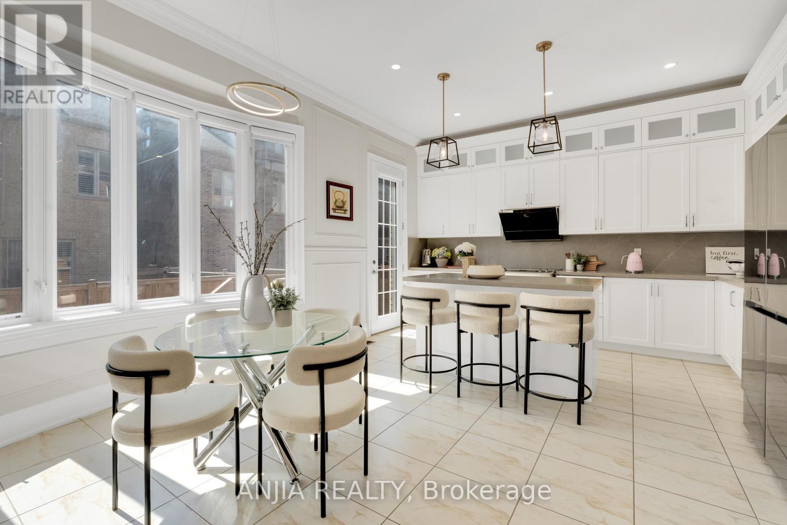 9 Mario Avenue, Markham, Ontario  L6C 0X8 - Photo 10 - N12927162