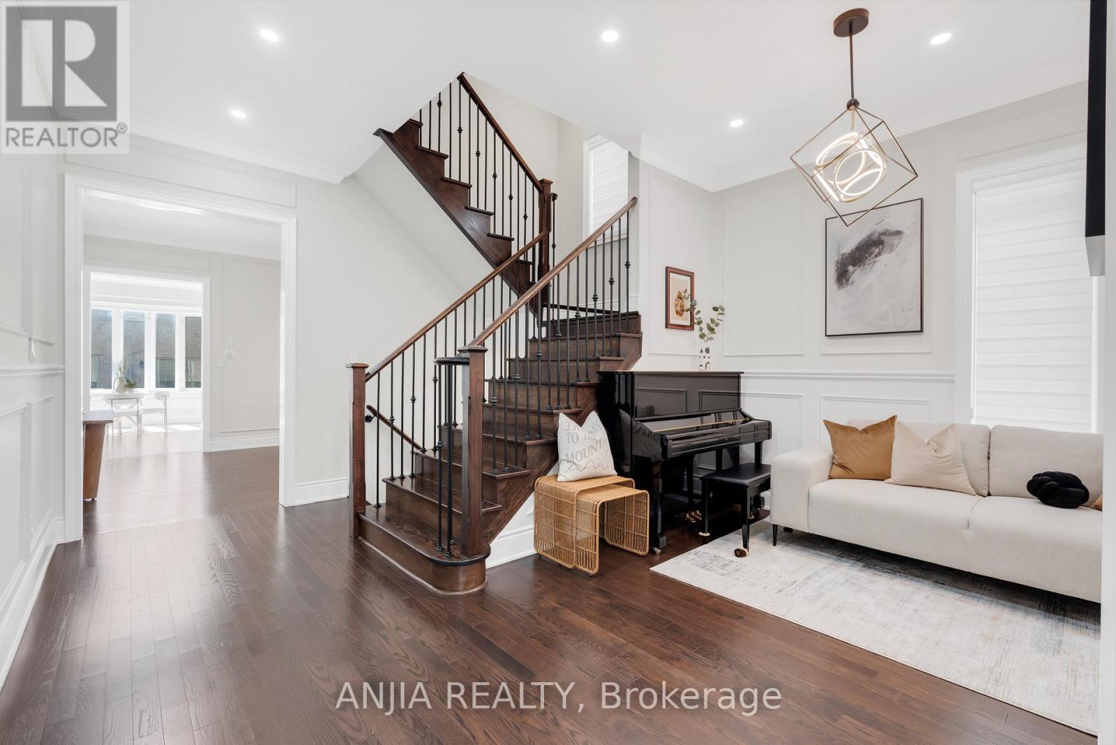 9 Mario Avenue, Markham, Ontario  L6C 0X8 - Photo 4 - N12927162