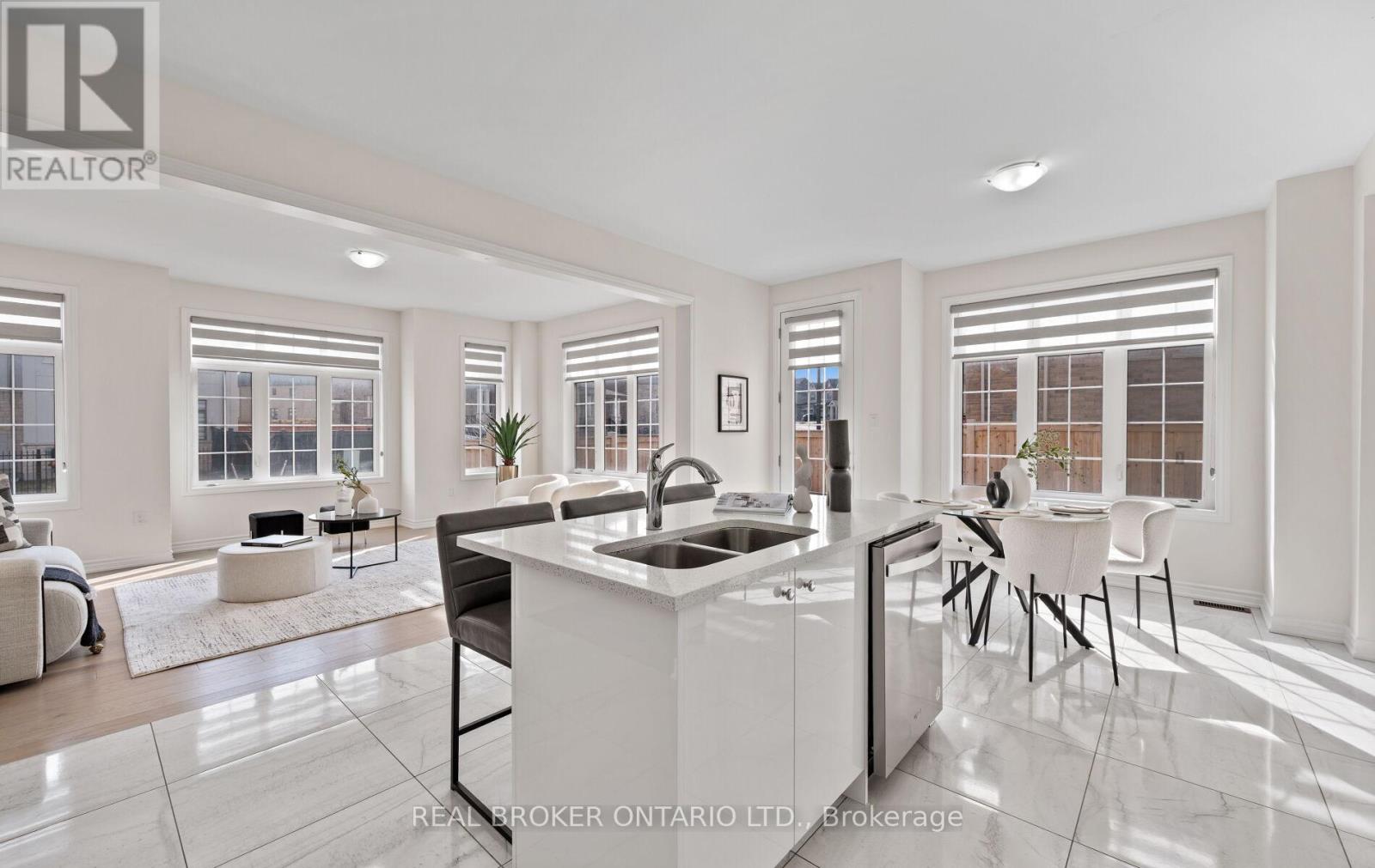 15 Bowline Vista, East Gwillimbury, Ontario  L9N 0V9 - Photo 18 - N12927174