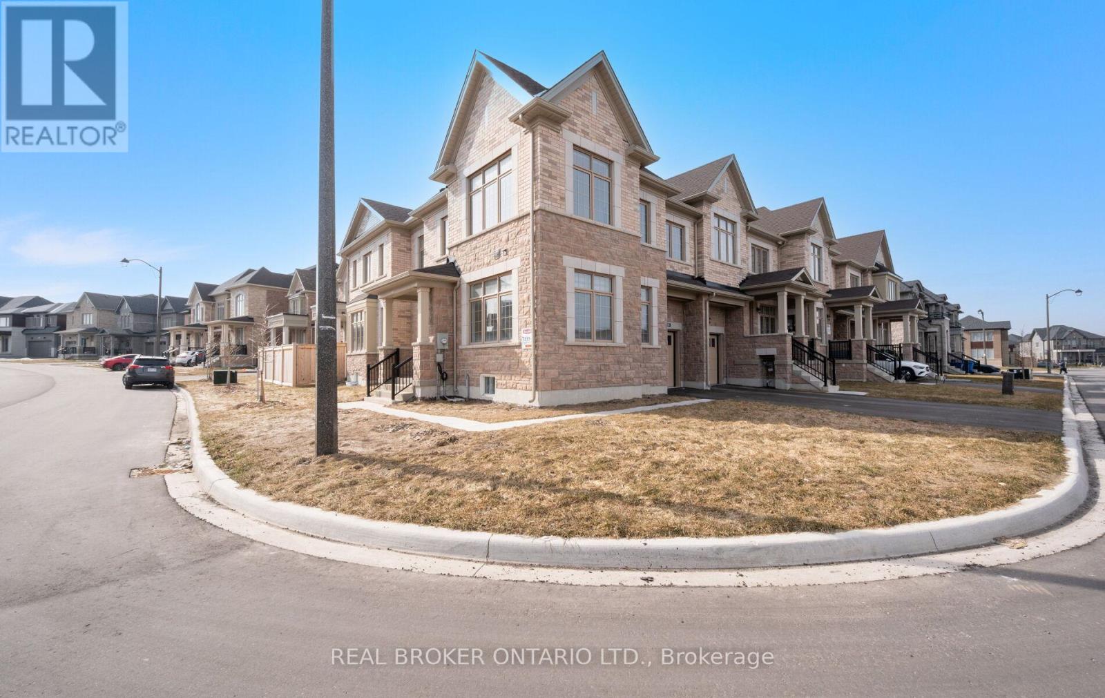 15 Bowline Vista, East Gwillimbury, Ontario  L9N 0V9 - Photo 2 - N12927174