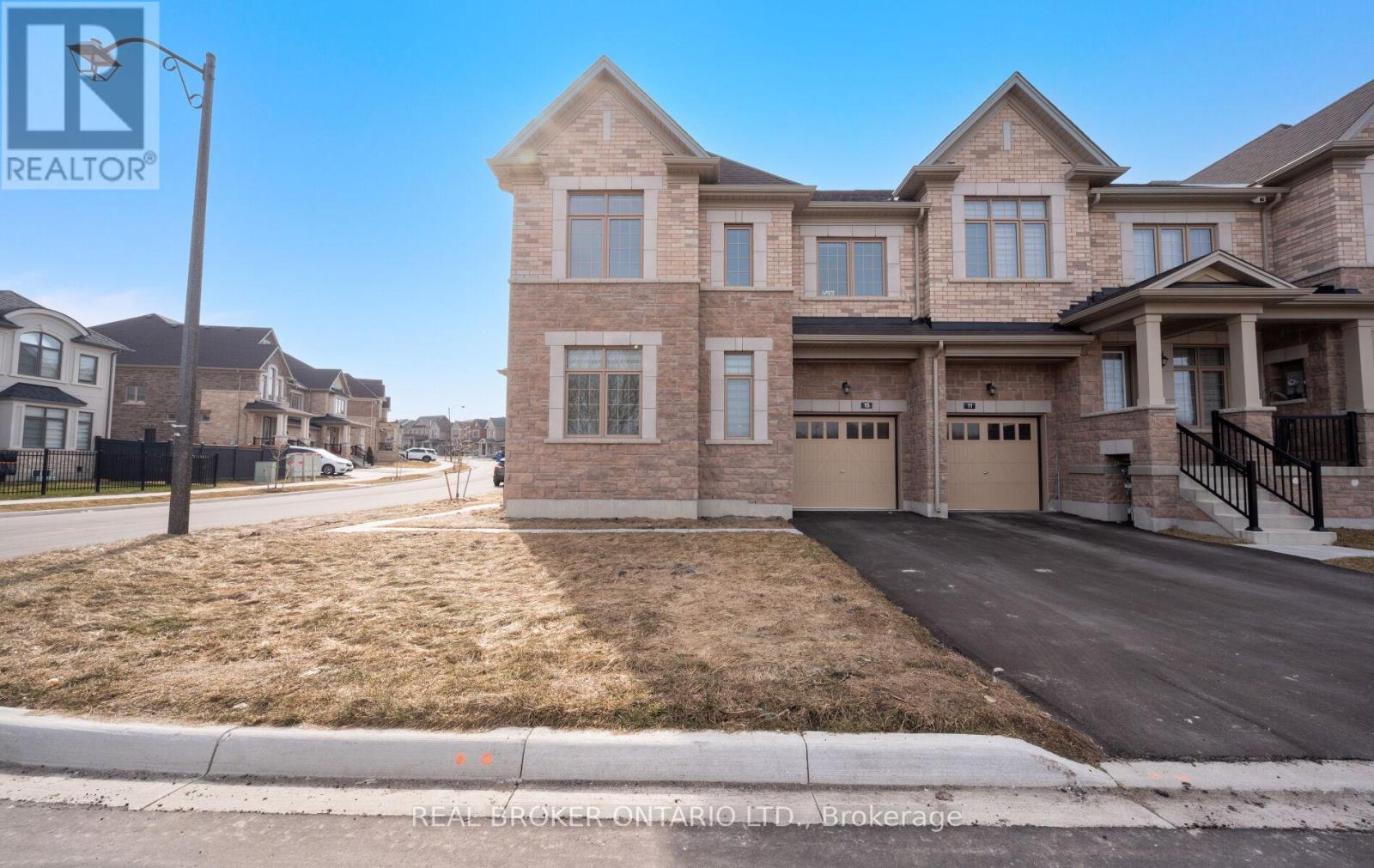 15 Bowline Vista, East Gwillimbury, Ontario  L9N 0V9 - Photo 3 - N12927174