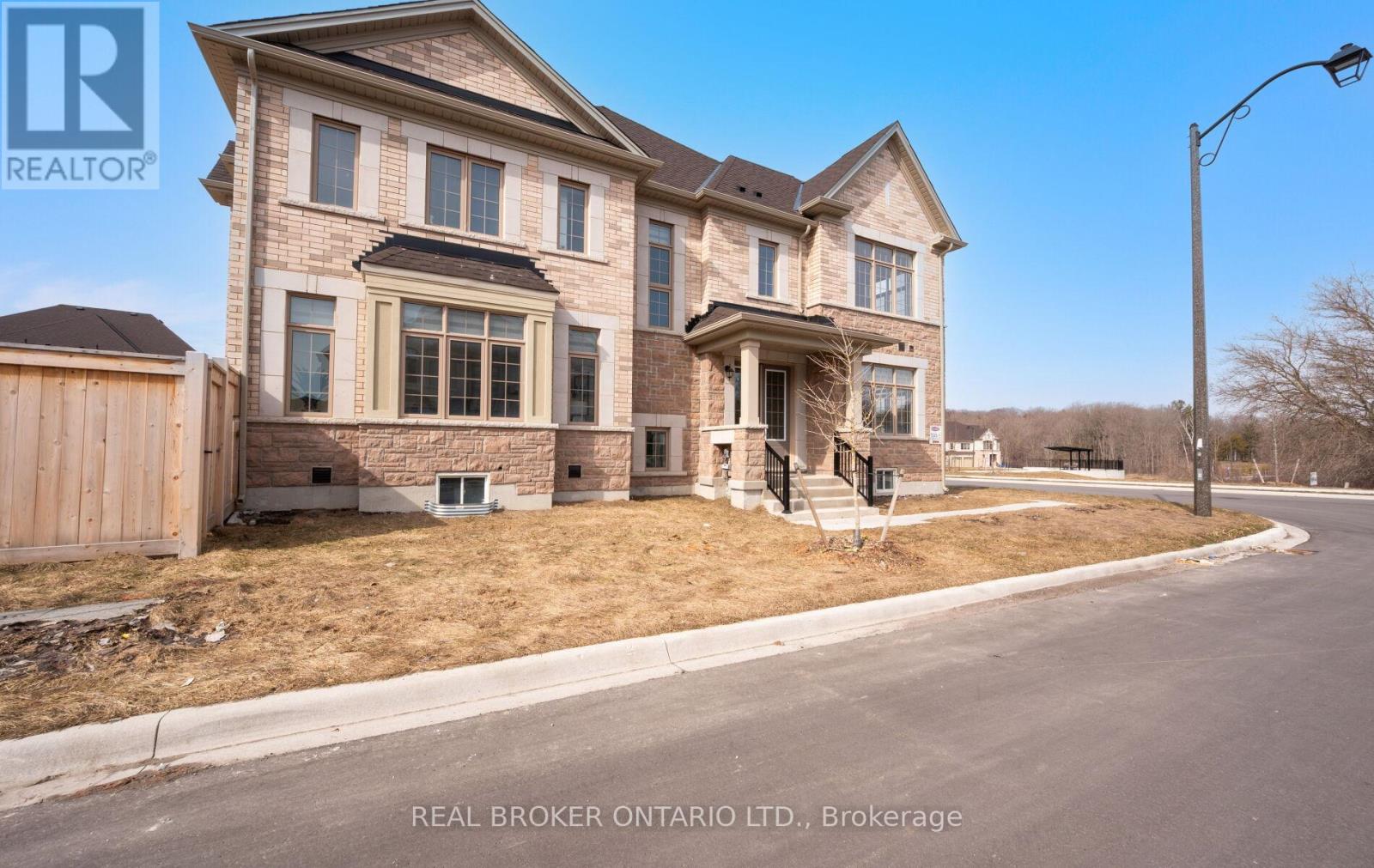 15 Bowline Vista, East Gwillimbury, Ontario  L9N 0V9 - Photo 4 - N12927174