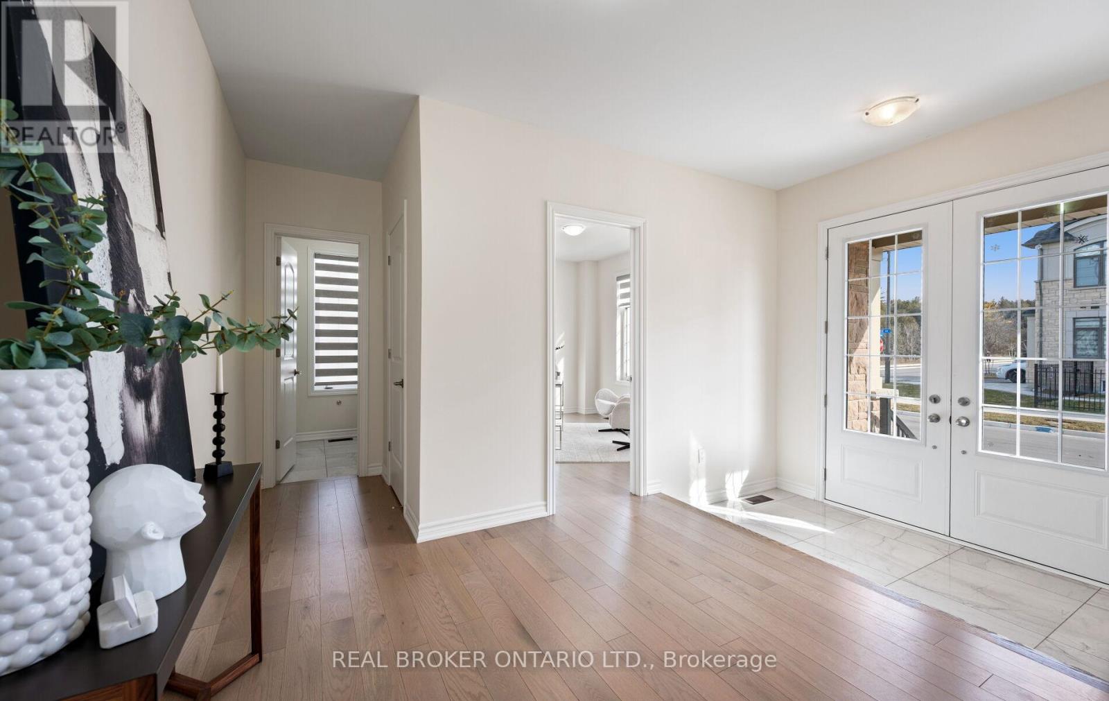 15 Bowline Vista, East Gwillimbury, Ontario  L9N 0V9 - Photo 6 - N12927174