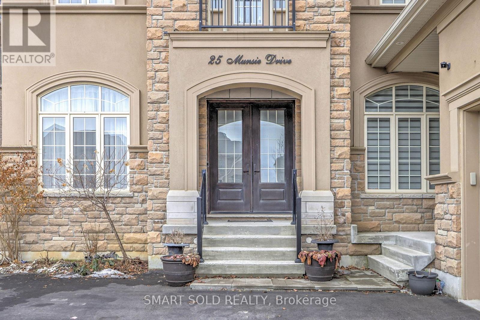 25 Munsie Drive, King, Ontario  L7B 0N8 - Photo 5 - N12927198