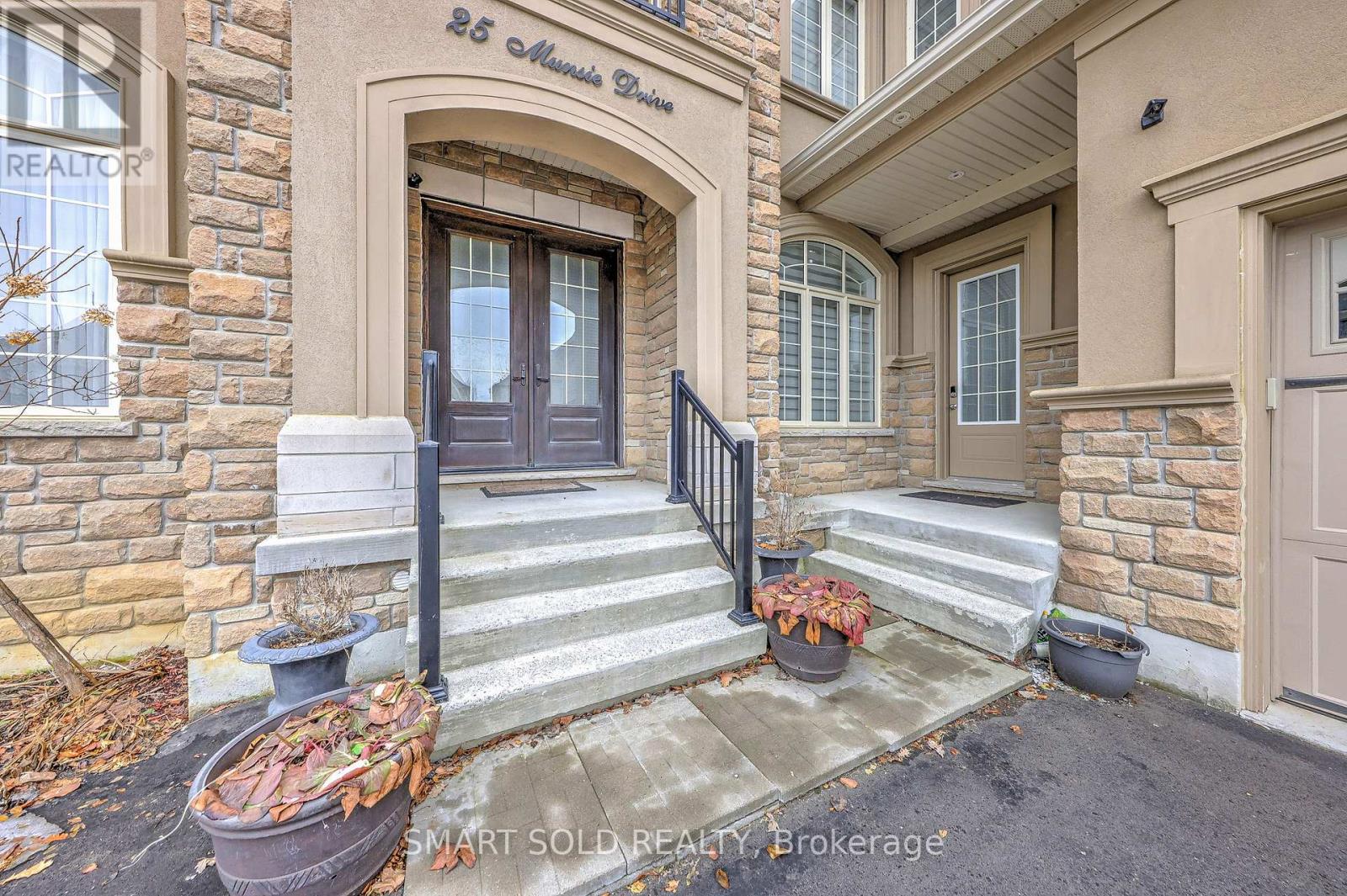 25 Munsie Drive, King, Ontario  L7B 0N8 - Photo 6 - N12927198