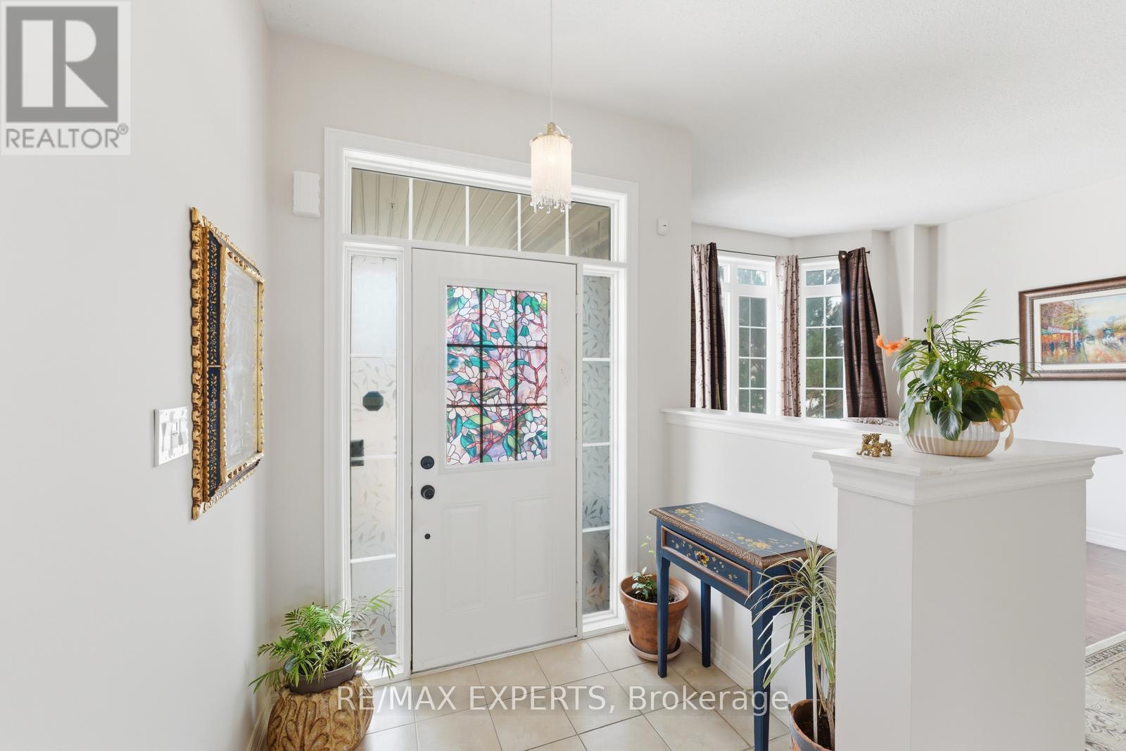 847 Memorial Circle, Newmarket, Ontario  L3X 0B3 - Photo 4 - N12927210