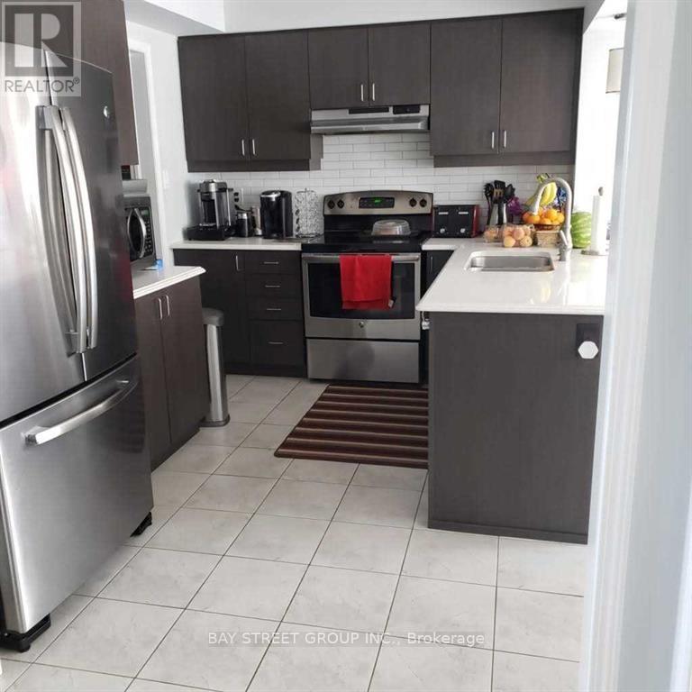 1574 Farmstead Drive, Milton, Ontario  L9E 0A4 - Photo 2 - W12927166