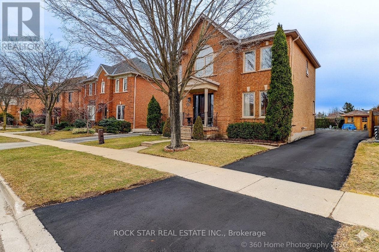 2444 Towne Boulevard, Oakville, Ontario  L6H 5X6 - Photo 3 - W12927194