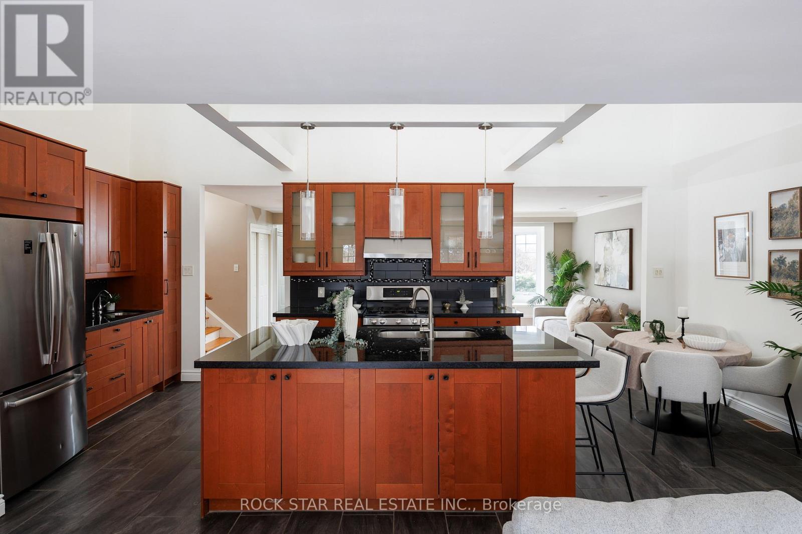 2144 Shelley Road, Oakville, Ontario  L6L 2K2 - Photo 4 - W12927214