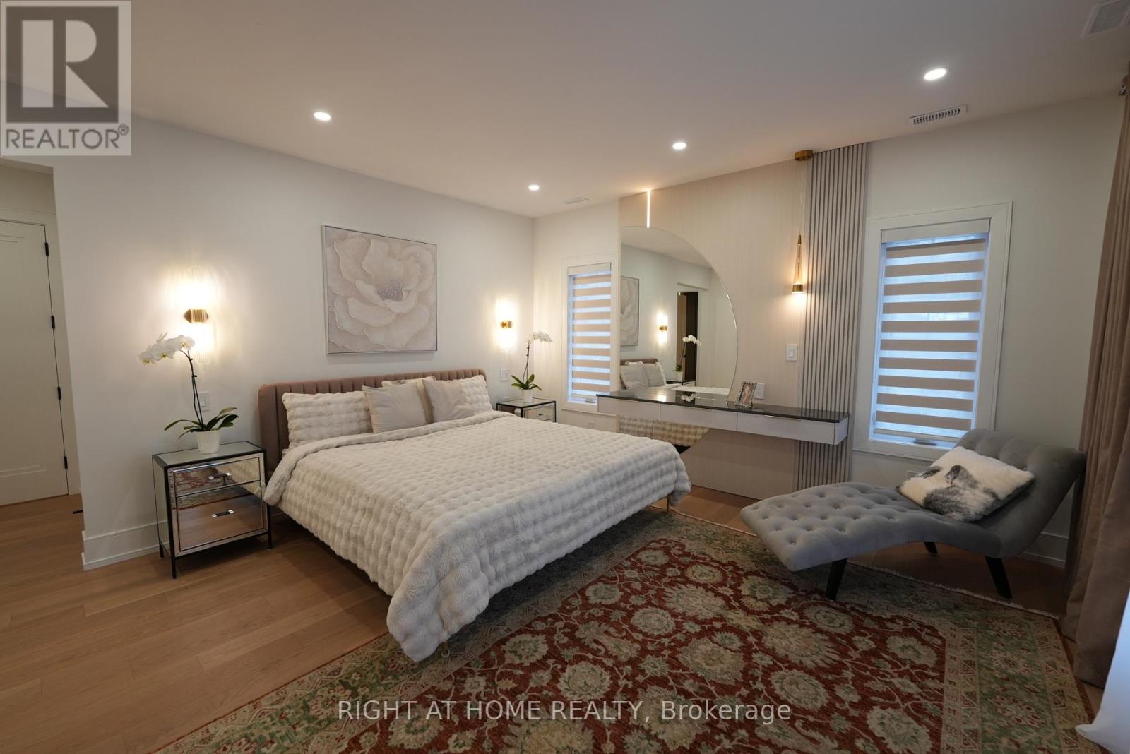 33 Thorndale Avenue, Toronto, Ontario M8X 1W8 - Photo 11 - W12927216