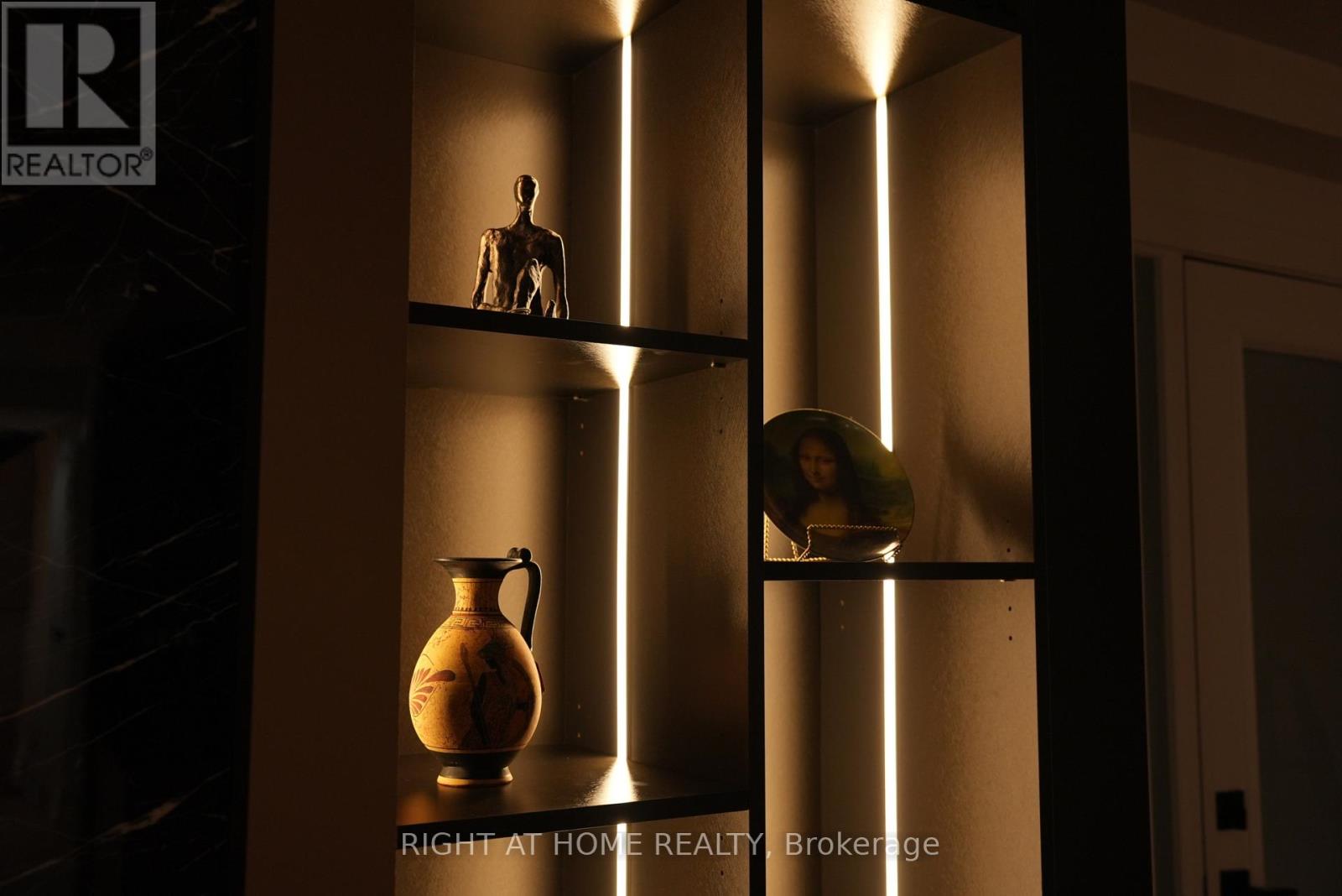 33 Thorndale Avenue, Toronto, Ontario M8X 1W8 - Photo 26 - W12927216