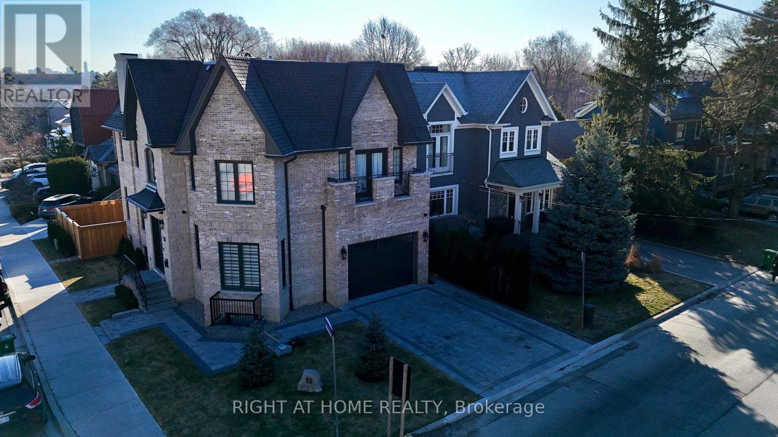 33 Thorndale Avenue, Toronto, Ontario M8X 1W8 - Photo 34 - W12927216