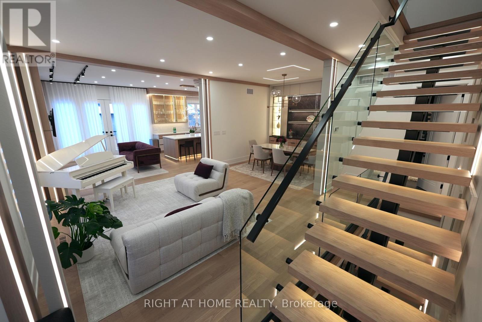 33 Thorndale Avenue, Toronto, Ontario M8X 1W8 - Photo 6 - W12927216