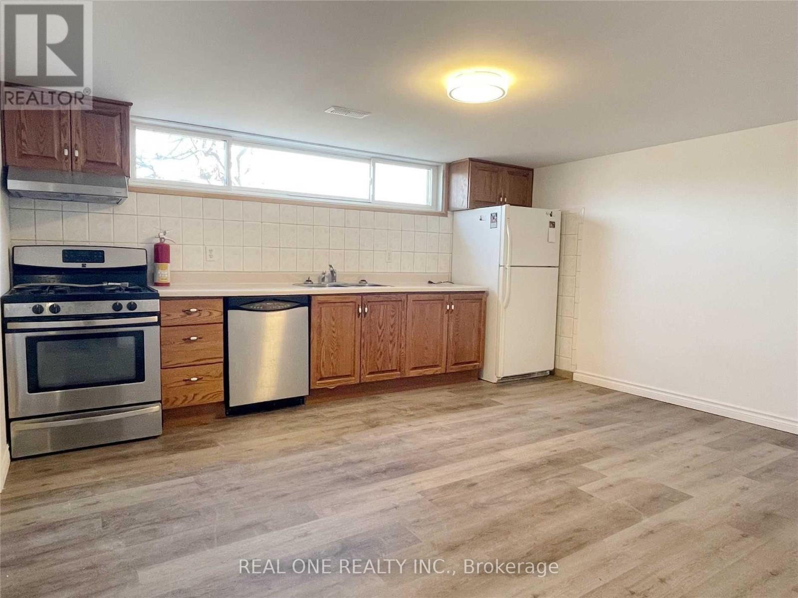 BASEMENT - 36 VICTOR BOULEVARD, Hamilton, Ontario