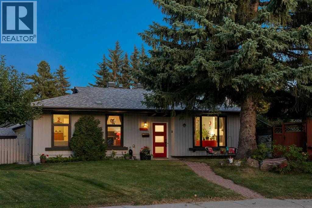 224 Cedarbrae Crescent Sw, Calgary, Alberta  T2W 1Y4 - Photo 1 - A2295154