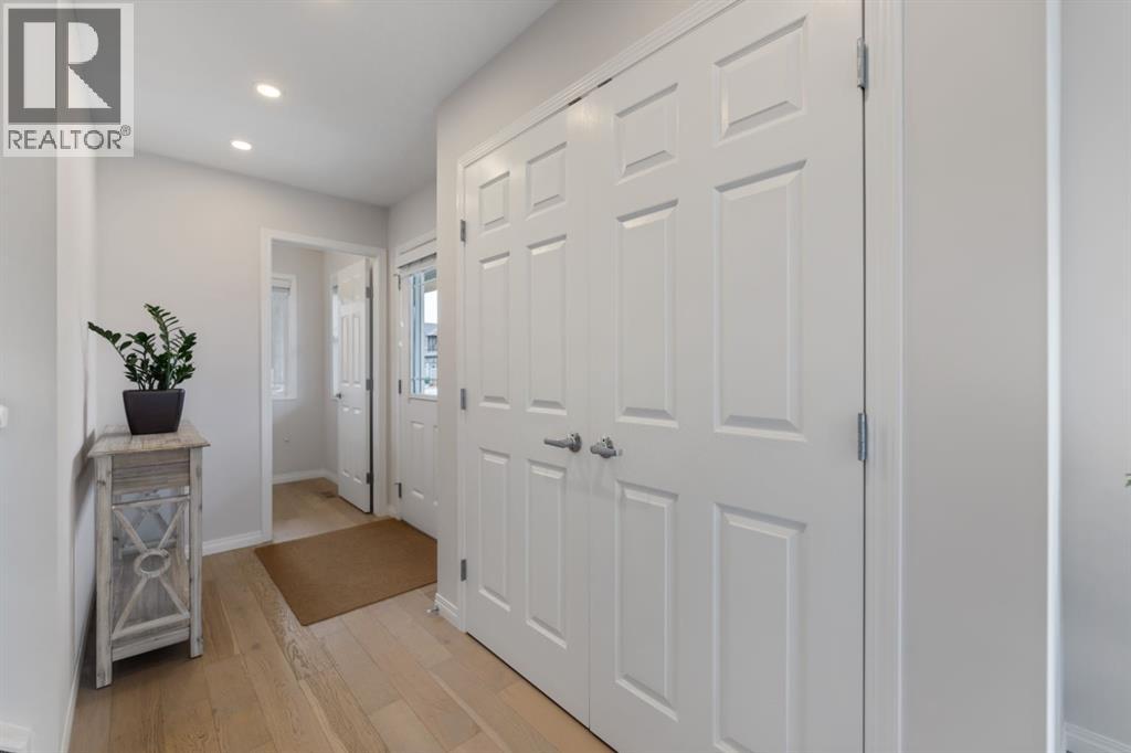 242 Hillcrest Square Sw, Airdrie, Alberta  T4B 4J2 - Photo 8 - A2295317