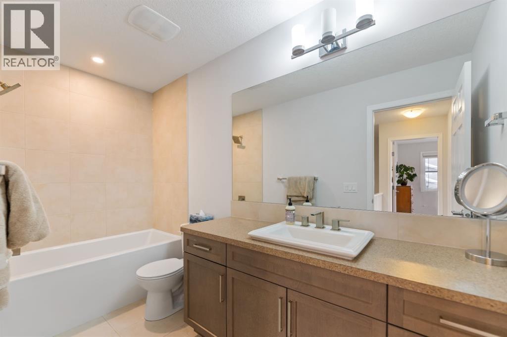 242 Hillcrest Square Sw, Airdrie, Alberta  T4B 4J2 - Photo 26 - A2295317