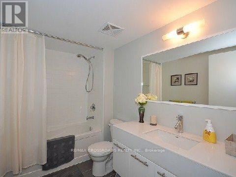 1209 - 126 Simcoe Street, Toronto, Ontario  M5H 4E6 - Photo 8 - C12927224