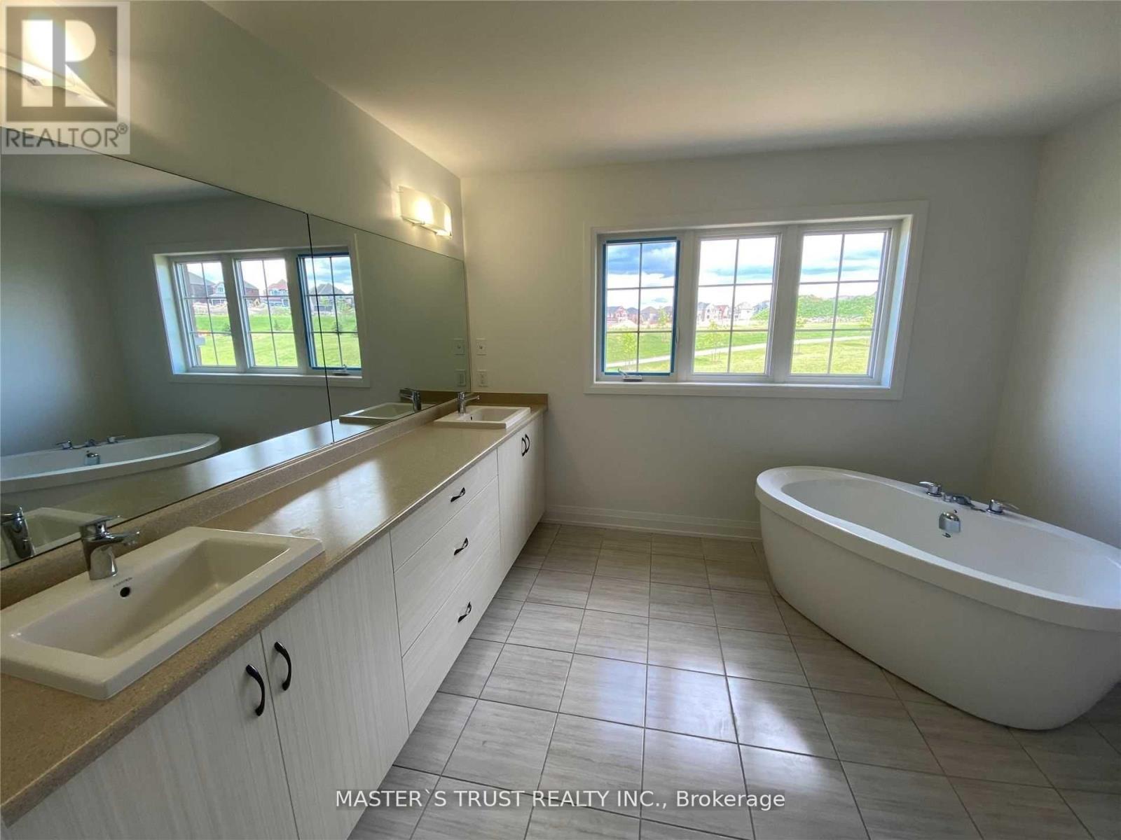 102 Frank Kelly Drive, East Gwillimbury, Ontario  L9N 0V3 - Photo 10 - N12927246