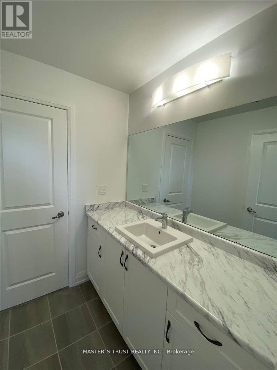 102 Frank Kelly Drive, East Gwillimbury, Ontario  L9N 0V3 - Photo 8 - N12927246