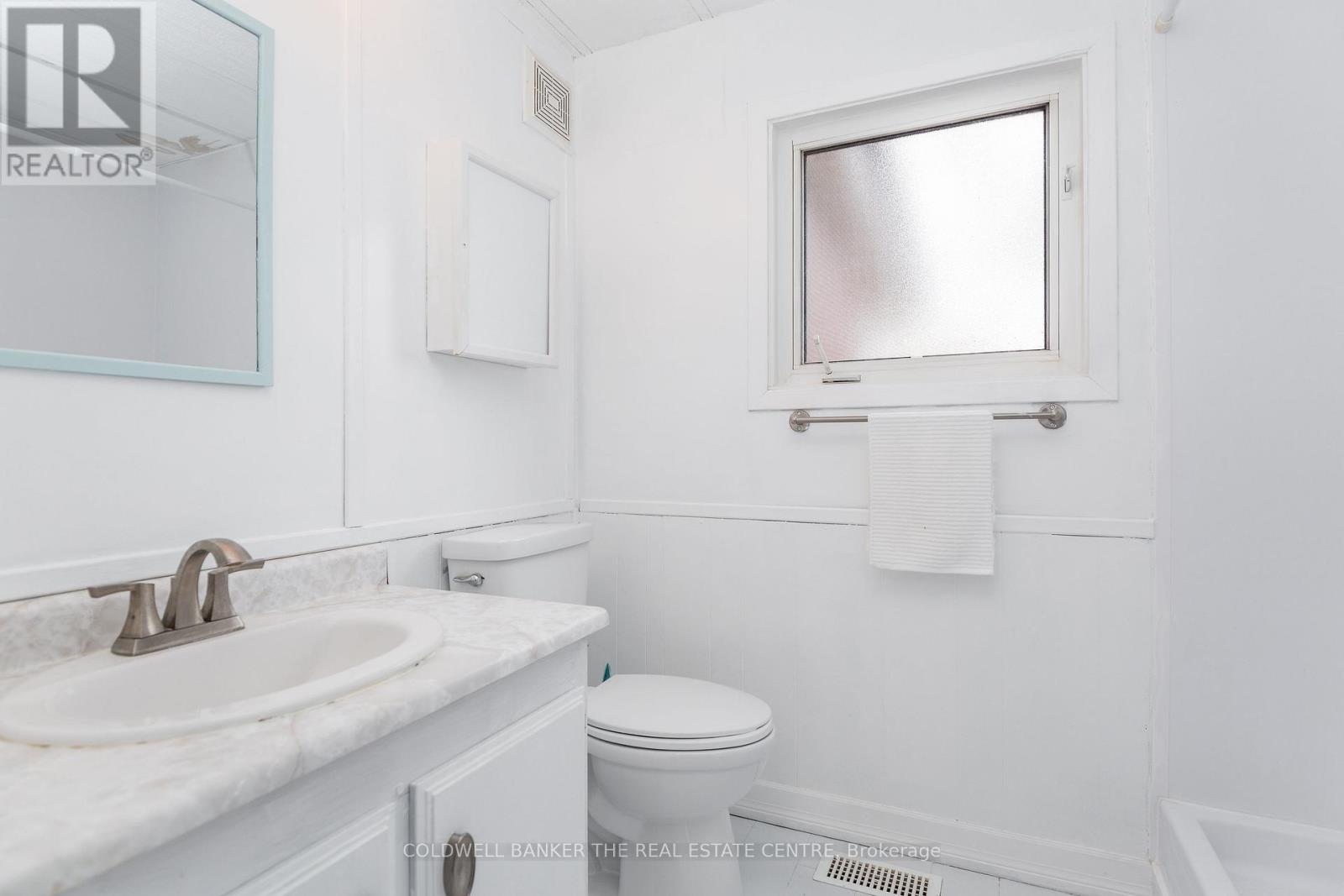 60 Linden Lane, Innisfil, Ontario  L9S 1P2 - Photo 25 - N12927260