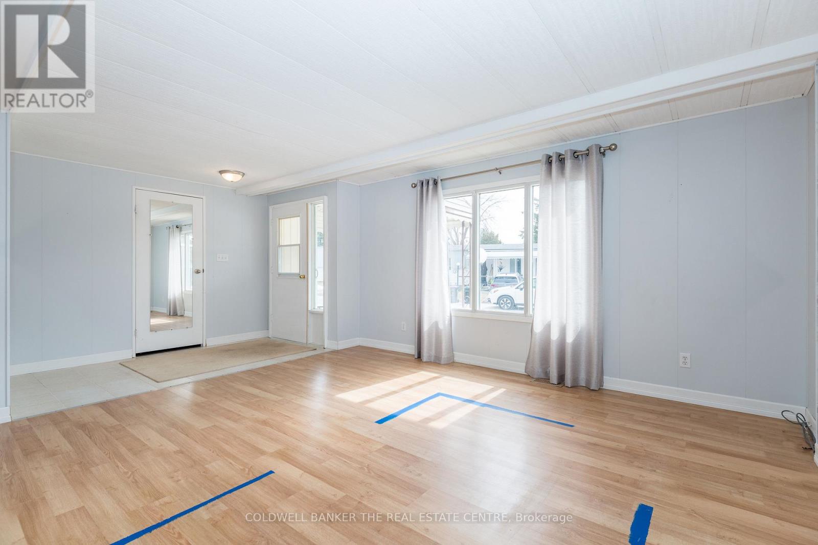 60 Linden Lane, Innisfil, Ontario  L9S 1P2 - Photo 4 - N12927260