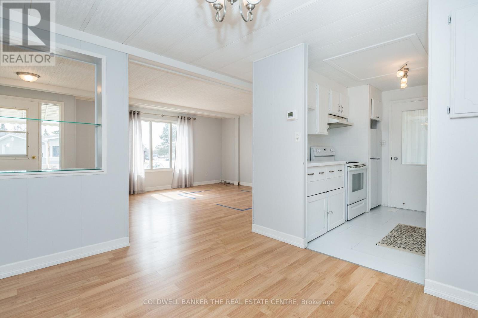 60 Linden Lane, Innisfil, Ontario  L9S 1P2 - Photo 9 - N12927260