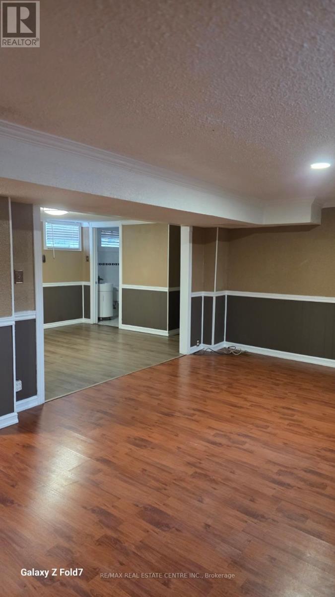 1016 Pinegrove Road, Oakville, Ontario  L6L 2W2 - Photo 13 - W12927262