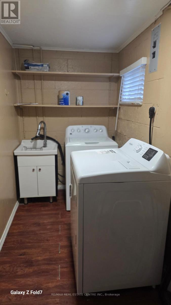 1016 Pinegrove Road, Oakville, Ontario  L6L 2W2 - Photo 21 - W12927262