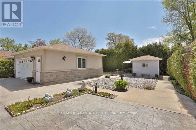 1016 Pinegrove Road, Oakville, Ontario  L6L 2W2 - Photo 3 - W12927262