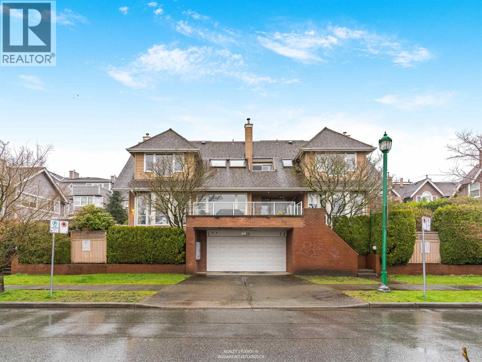 6 220 E KEITH ROAD, North Vancouver, British Columbia