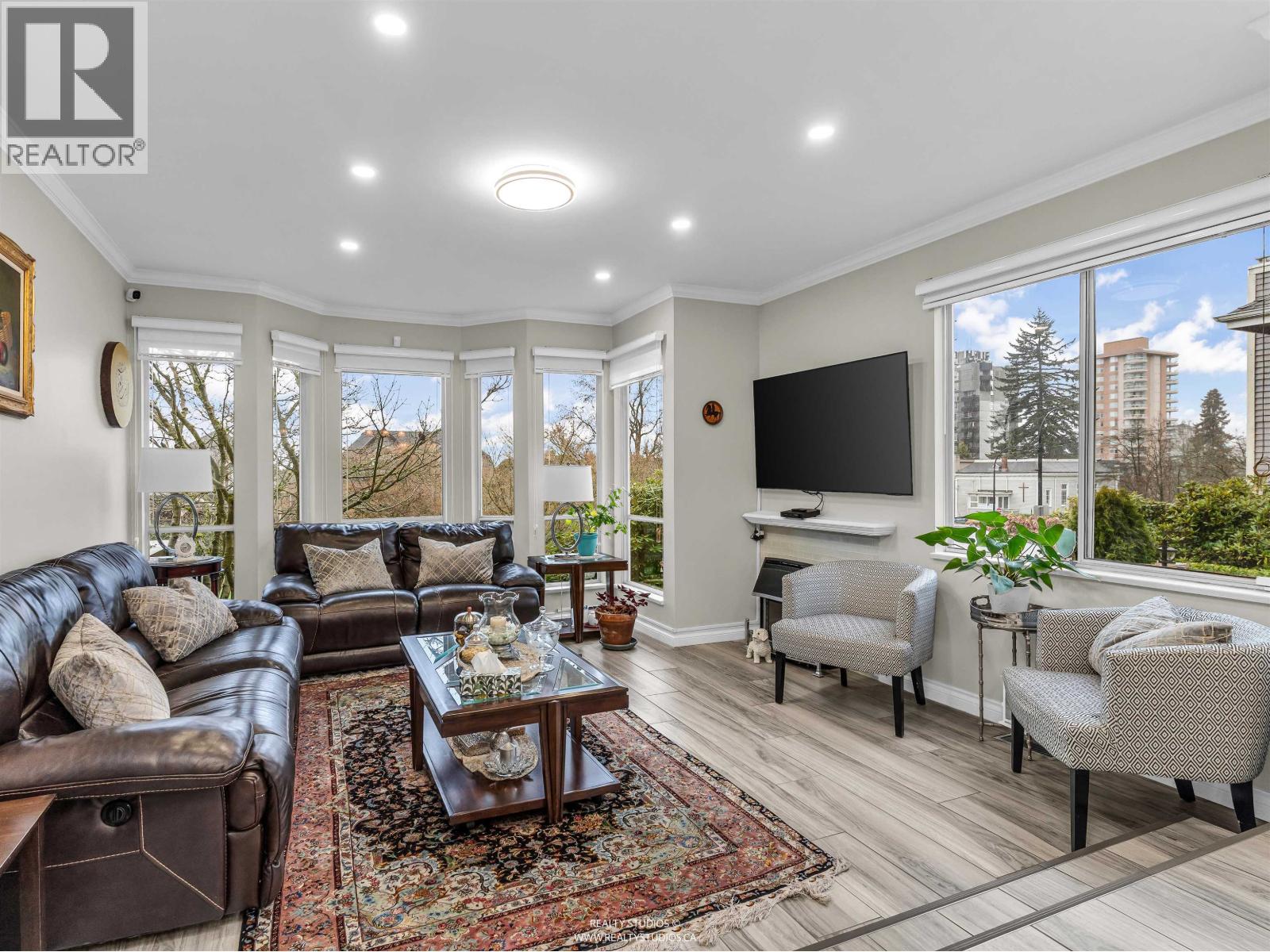 6 220 E Keith Road, North Vancouver, British Columbia  V7L 1V5 - Photo 3 - R3104221