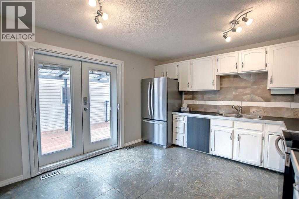 3 Berwick Crescent Nw, Calgary, Alberta  T3K 1P7 - Photo 23 - A2291794