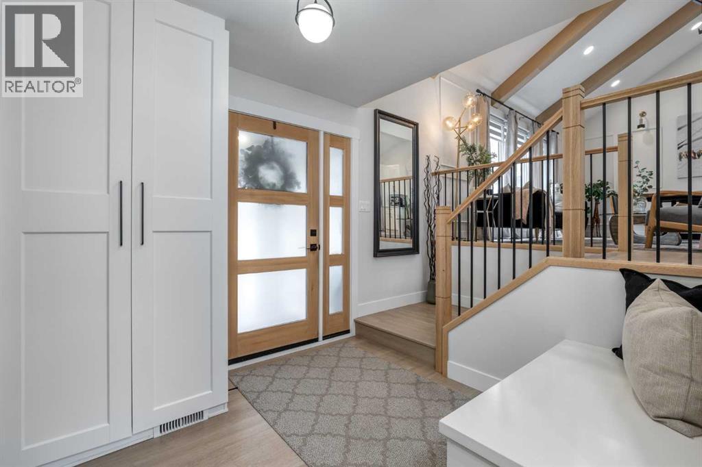 168 Oakside Circle, Calgary, Alberta  T2V 4H2 - Photo 5 - A2296519