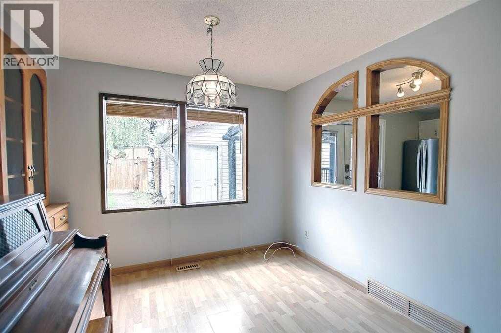 3 Berwick Crescent Nw, Calgary, Alberta  T3K 1P7 - Photo 26 - A2291794