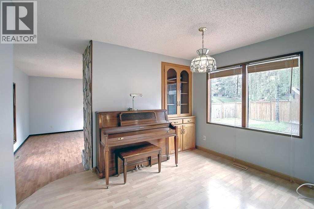 3 Berwick Crescent Nw, Calgary, Alberta  T3K 1P7 - Photo 27 - A2291794