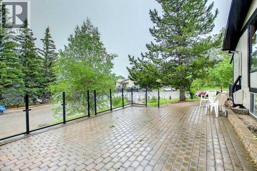 3 Berwick Crescent Nw, Calgary, Alberta  T3K 1P7 - Photo 6 - A2291794