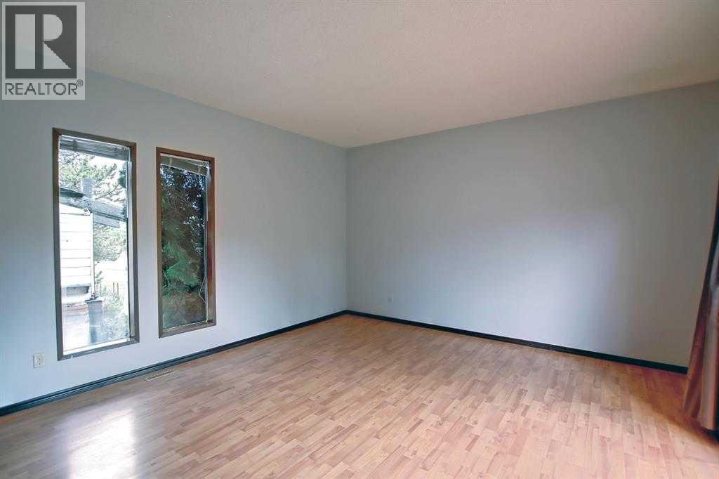 3 Berwick Crescent Nw, Calgary, Alberta  T3K 1P7 - Photo 25 - A2291794