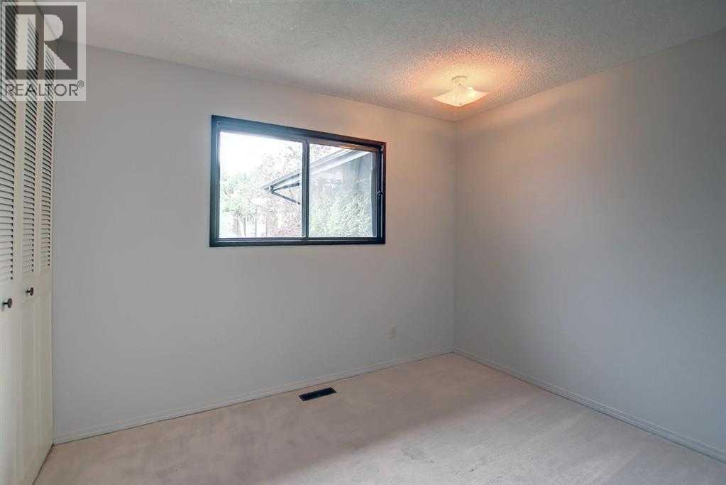 3 Berwick Crescent Nw, Calgary, Alberta  T3K 1P7 - Photo 18 - A2291794