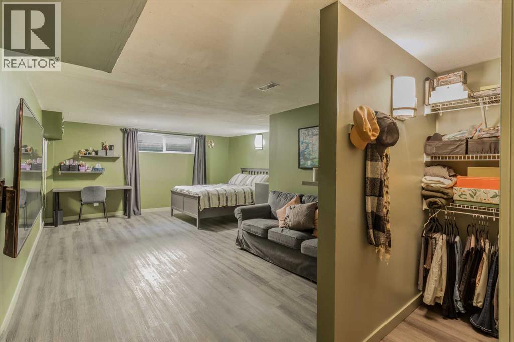 967 Northmount Drive NW, Calgary, Alberta  T2L 0B1 - Photo 7 - A2296549