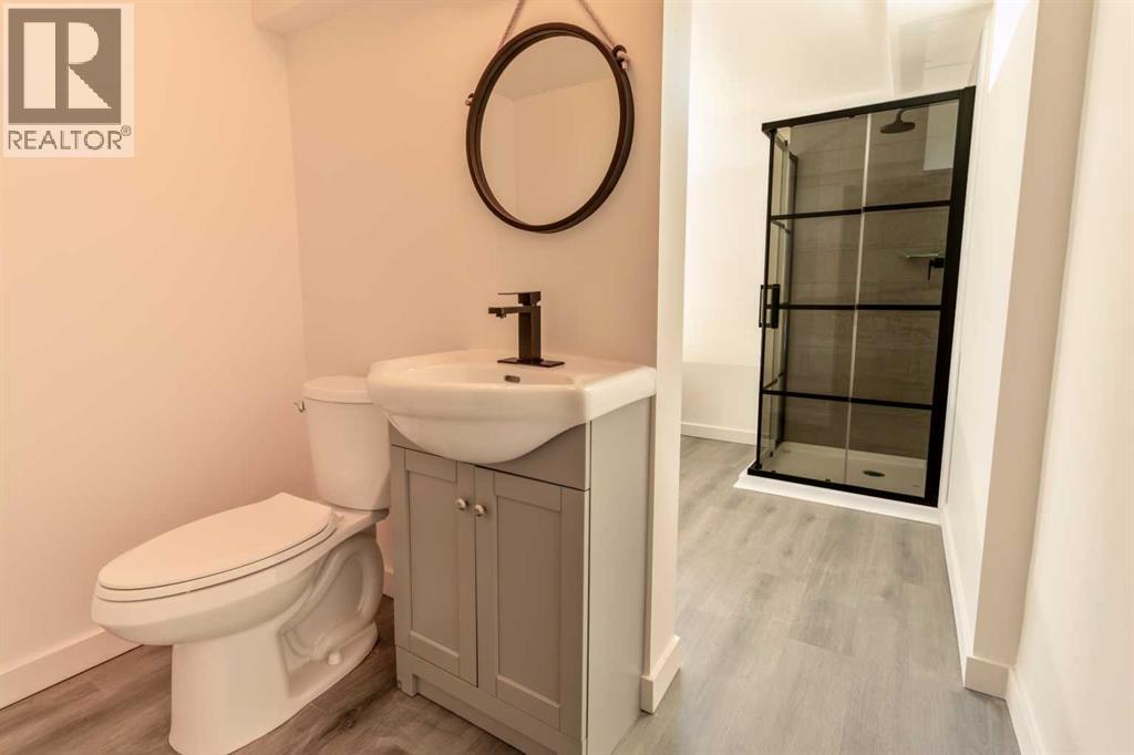 967 Northmount Drive NW, Calgary, Alberta  T2L 0B1 - Photo 6 - A2296549