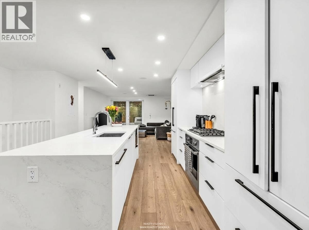 102 649 E 3rd Street, North Vancouver, British Columbia  V7L 1G6 - Photo 12 - R3104188