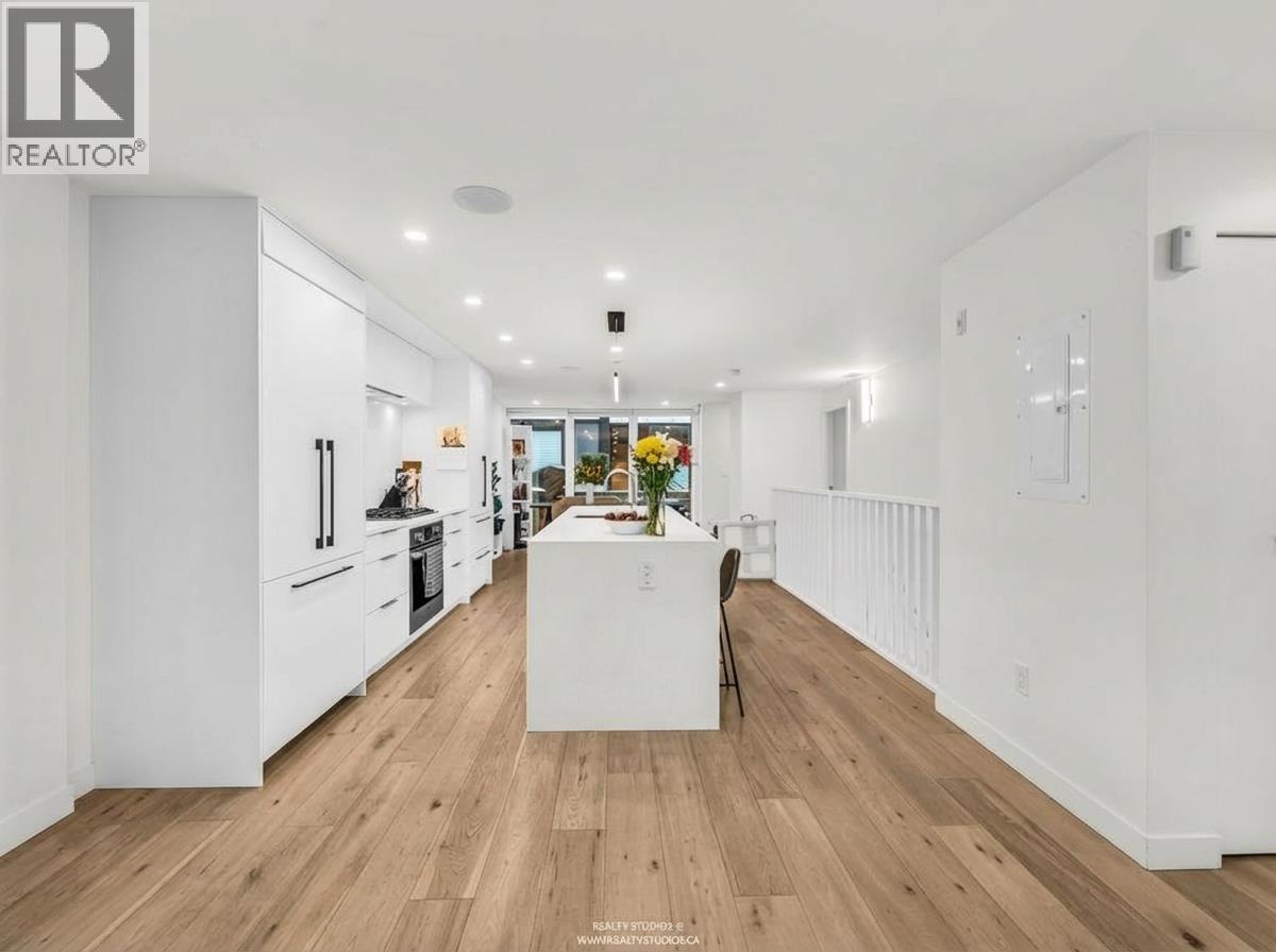 102 649 E 3rd Street, North Vancouver, British Columbia  V7L 1G6 - Photo 15 - R3104188