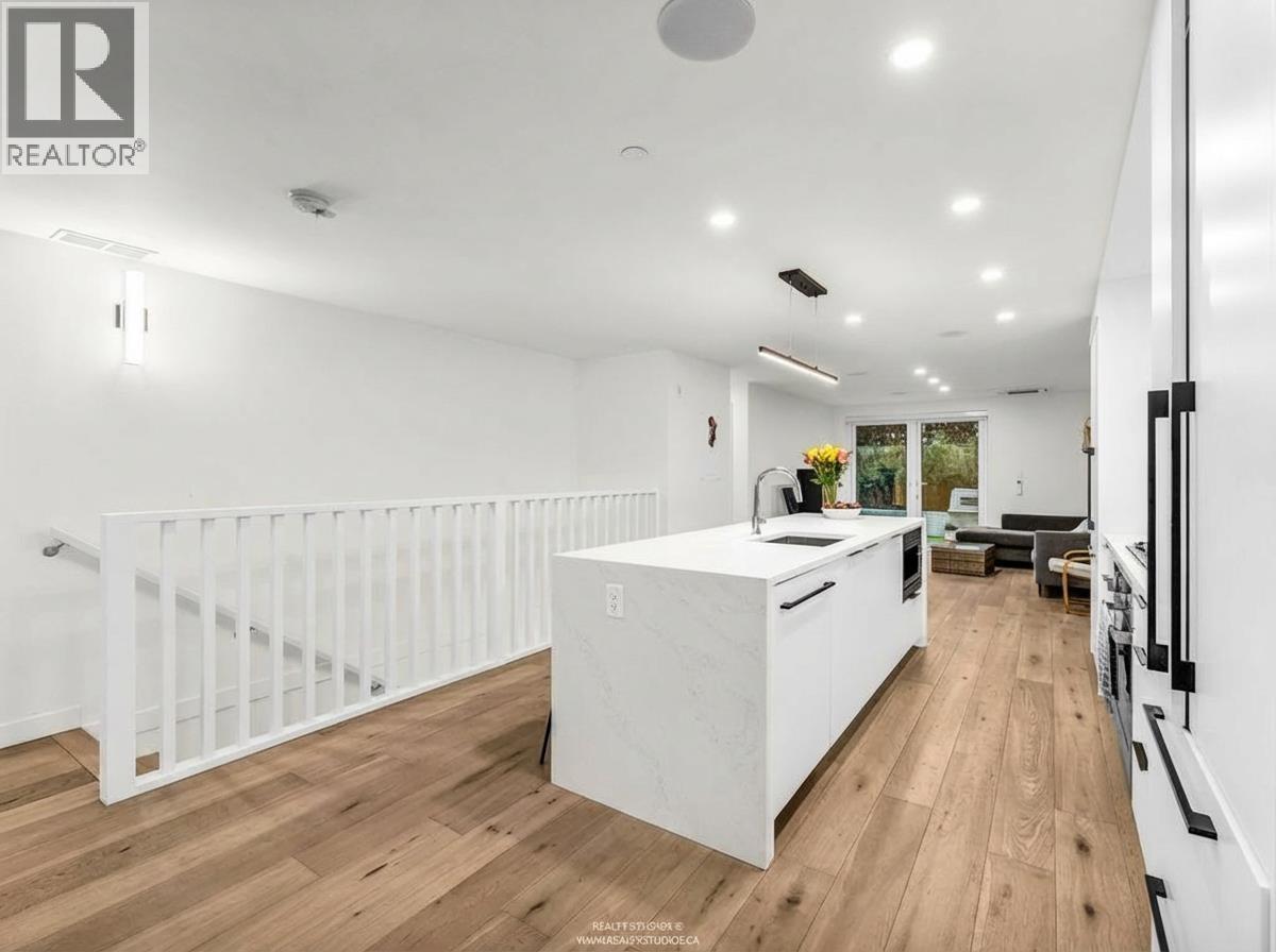 102 649 E 3rd Street, North Vancouver, British Columbia  V7L 1G6 - Photo 10 - R3104188