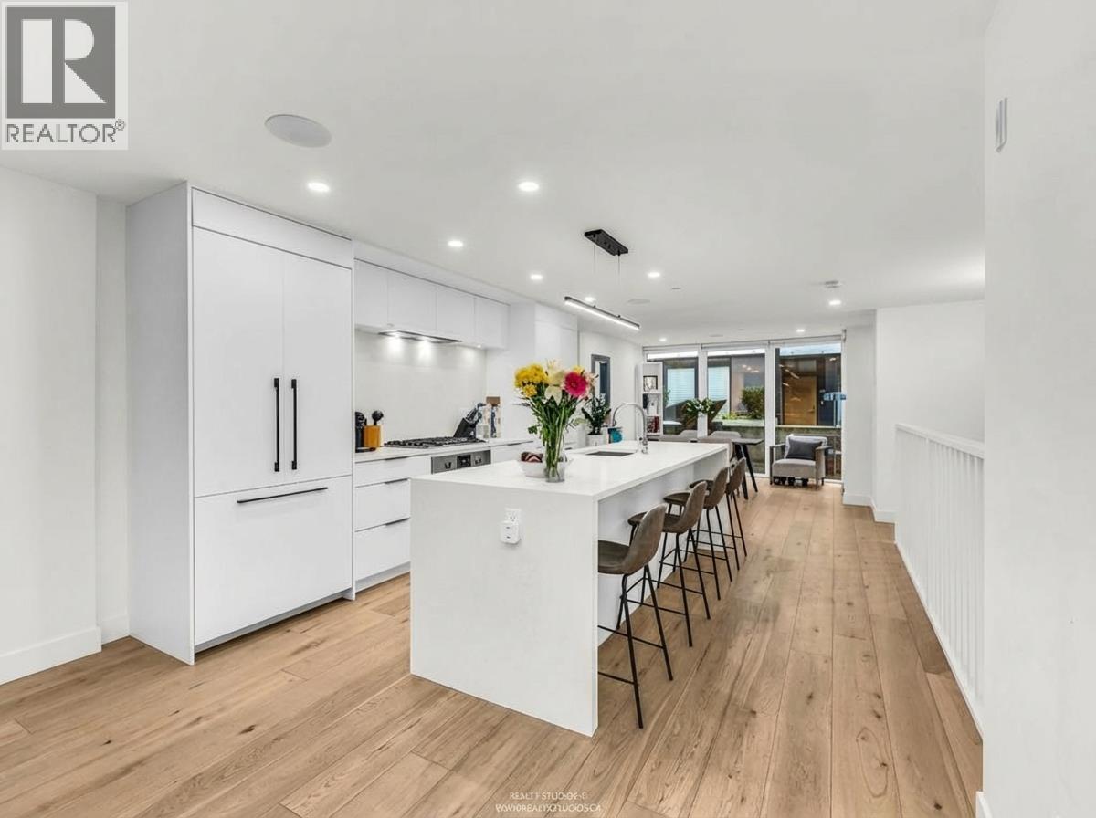 102 649 E 3rd Street, North Vancouver, British Columbia  V7L 1G6 - Photo 13 - R3104188